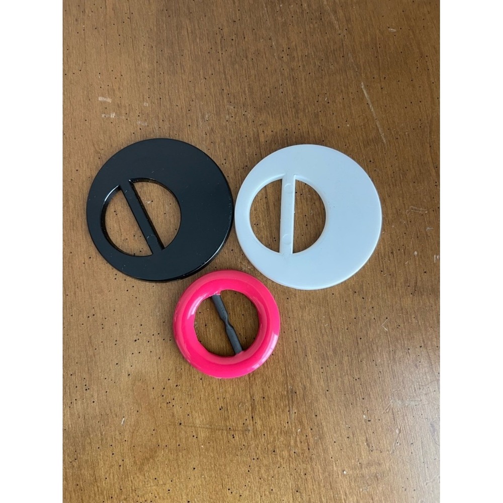 Set of 3 Retro Round Plastic Buckles in Black, White‎ & Hot Pink